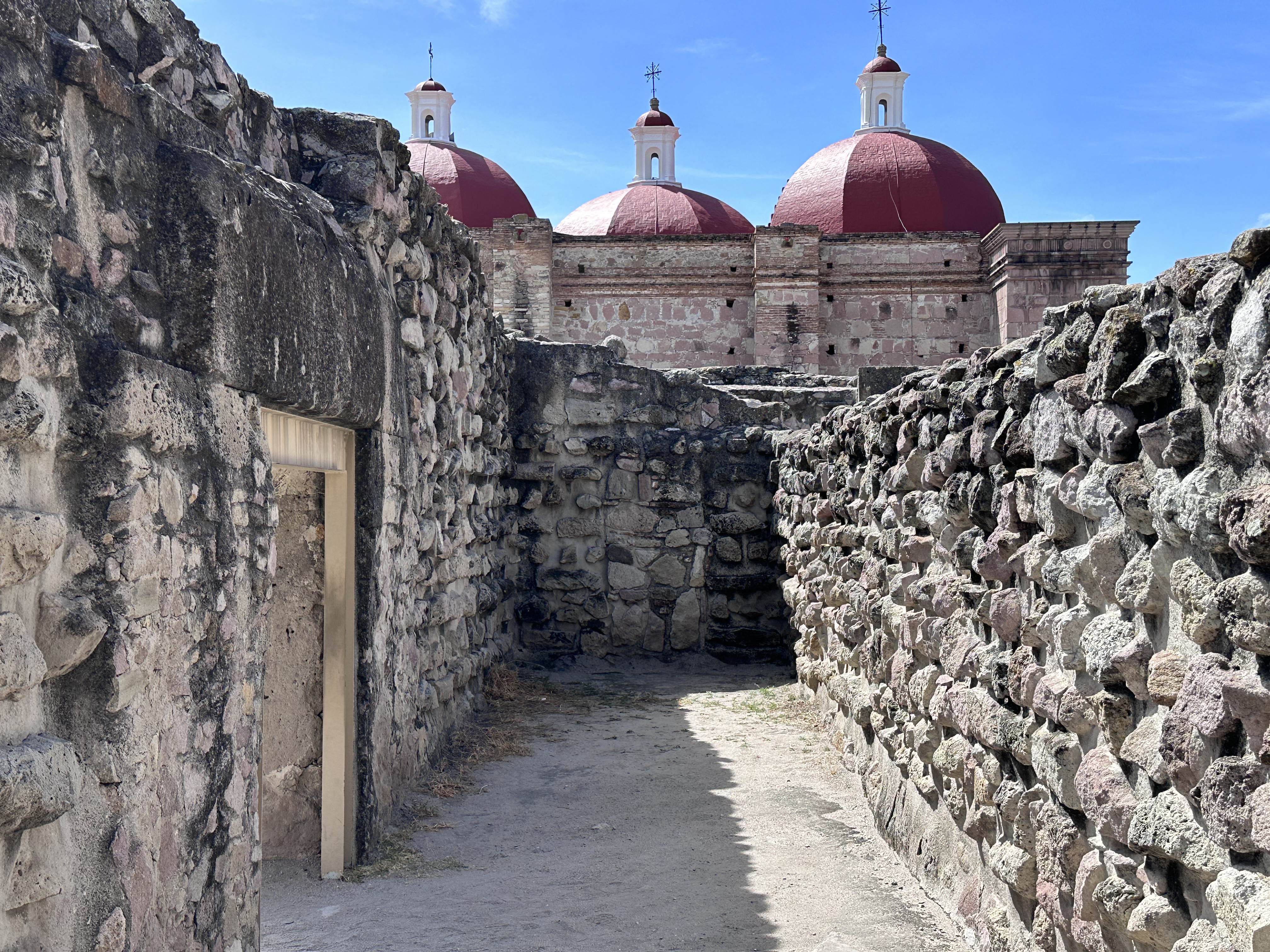 Mitla y Yagul: El Palacio y la Fortaleza, las Dos Caras del Poder Zapoteco